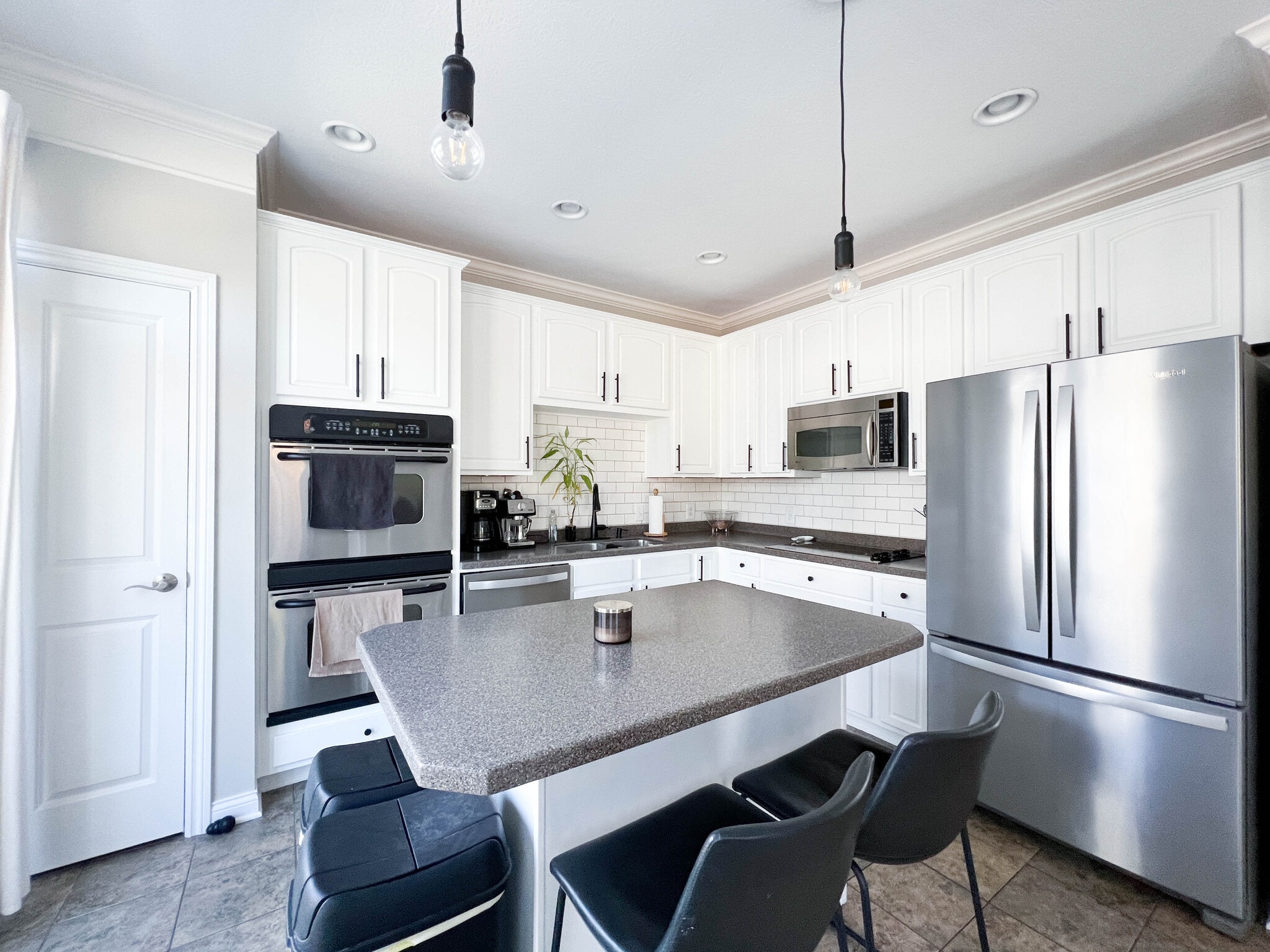 Building Photo - 8661 N Meridian St