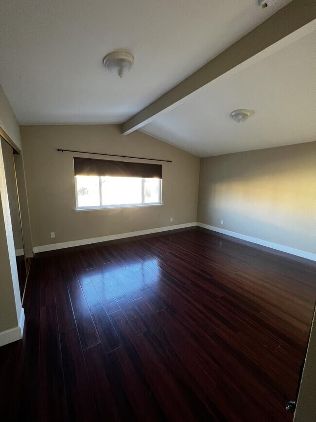 Building Photo - 419 Avalon Dr