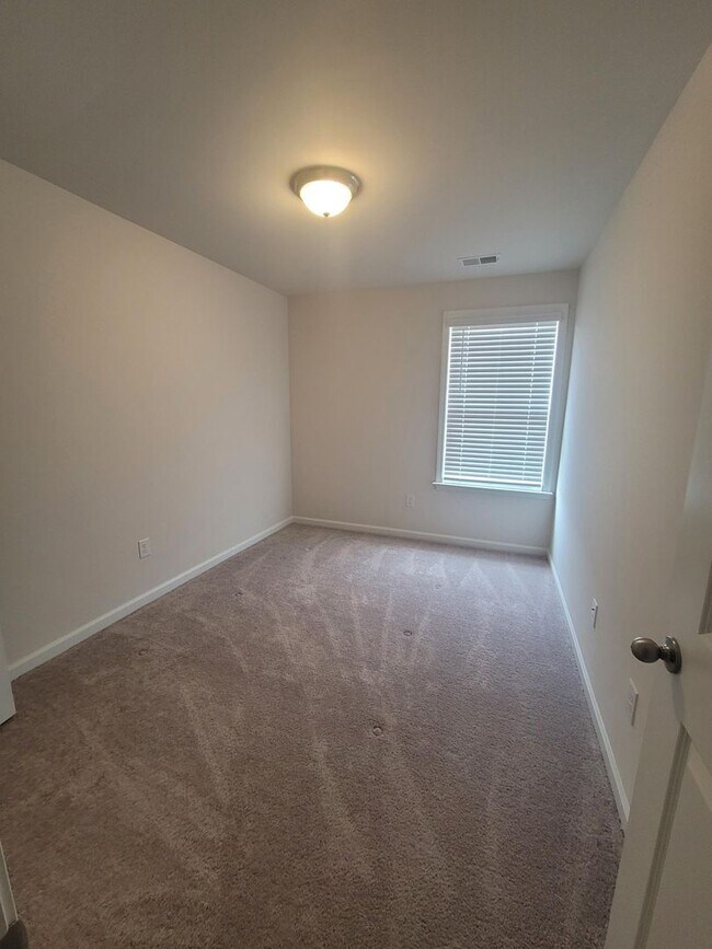Building Photo - 153 Valley Creek Dr.