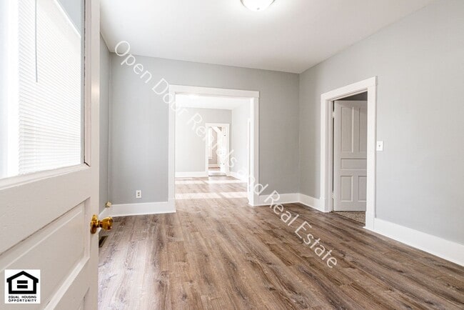 Building Photo - 515 N State St