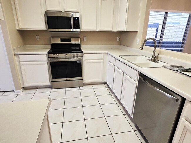 Building Photo - Remodeled 3-bedroom at Cooper and Warner/Ray