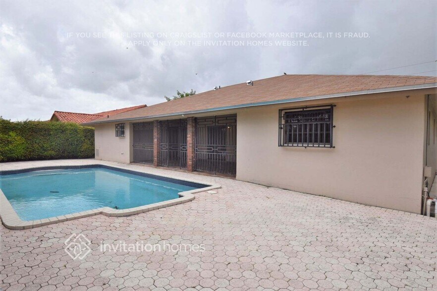 Building Photo - 1411 SW 139th Ave