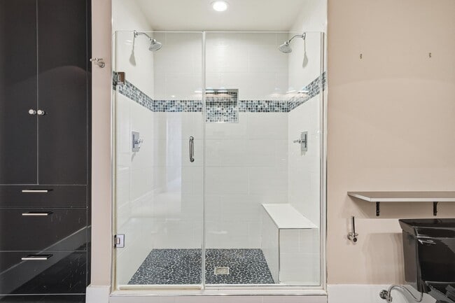 Building Photo - 1615 N Queen St