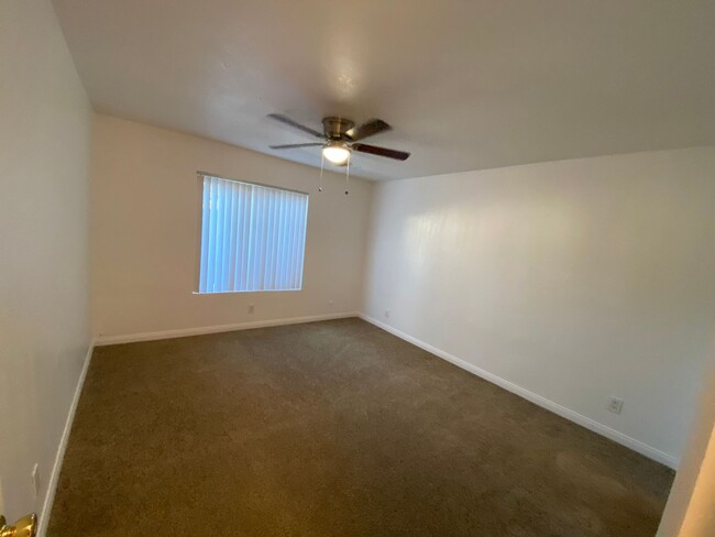 Building Photo - Torrance: 1 Bed 1 Bath Condo - 1 Carport S...