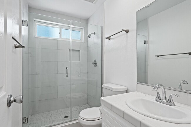 Building Photo - 400 18th Pl