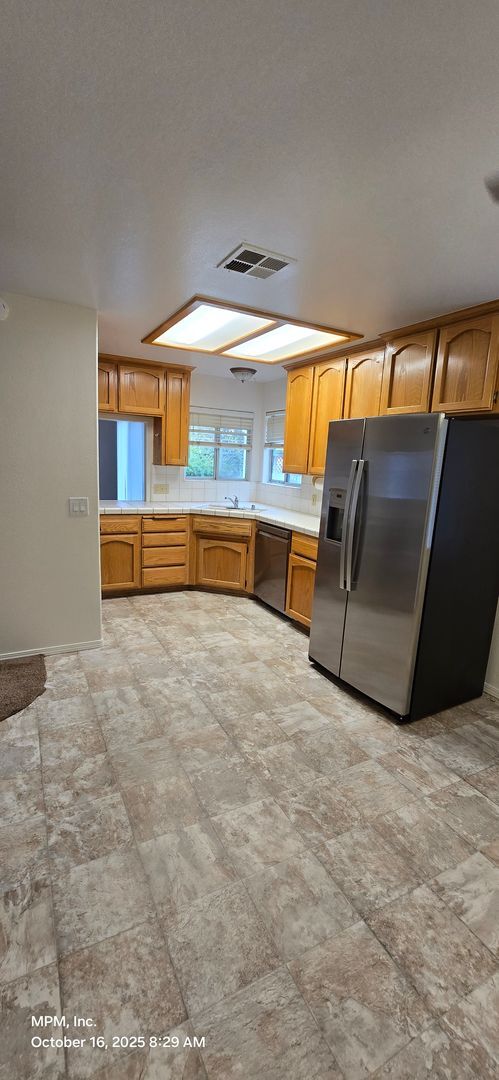 Building Photo - 3-bedroom 2.5 bath home