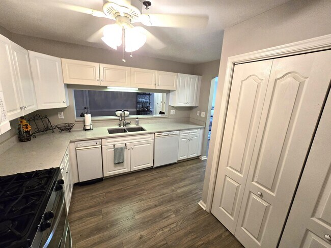 Building Photo - 2236 Lesner Crescent