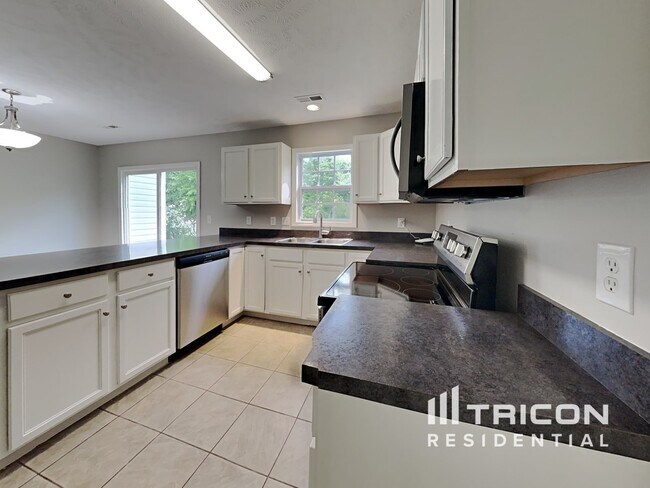 Building Photo - 82 Hester Pl