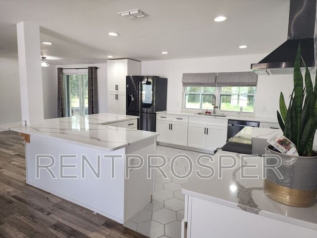 Building Photo - 1130 W Lake Brantley Rd