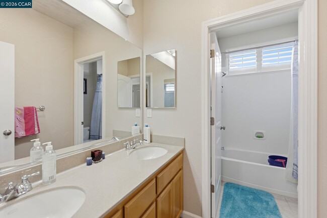 Building Photo - 165 Paddington Ct