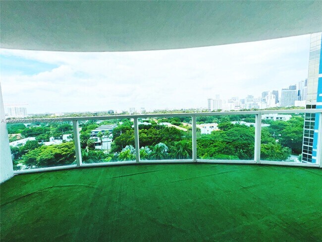 Building Photo - 2101 Brickell Ave
