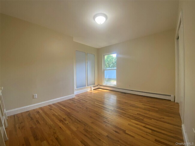 Building Photo - 15 Crestview Dr