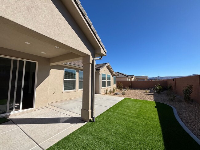 Building Photo - BRAND NEW HOME BY SAND HOLLOW FOR RENT!