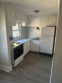 Building Photo - 45 Elm St