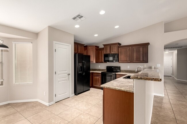 Building Photo - Spacious 3-Bedroom Home with Den in Gilbert!
