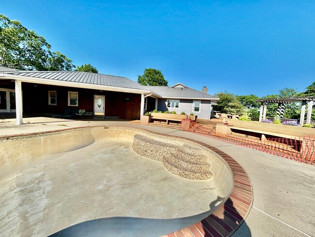 Building Photo - Escape to Luxury: Your Private Oasis on a ...