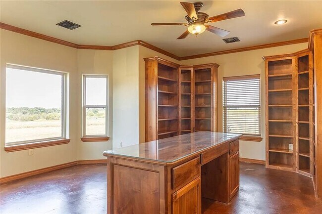 Building Photo - Escape to wide-open skies and breathtaking mountain views
