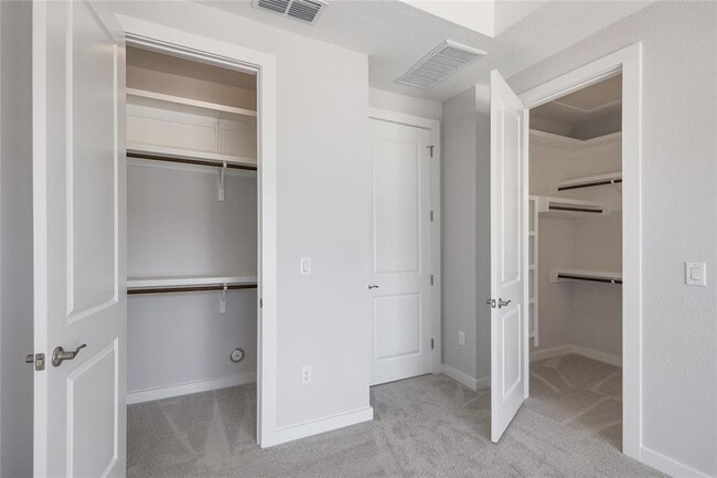 Building Photo - 12001 Vista Parke Dr