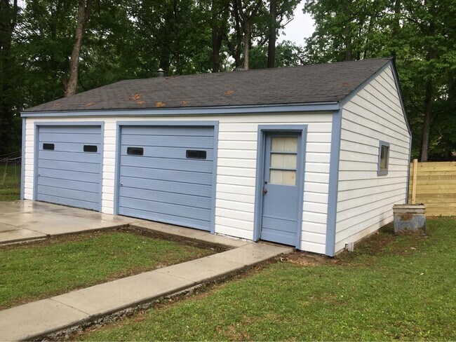 Building Photo - 1411 Whitten Rd