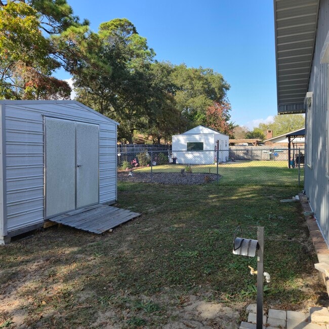 Building Photo - 75 7th St