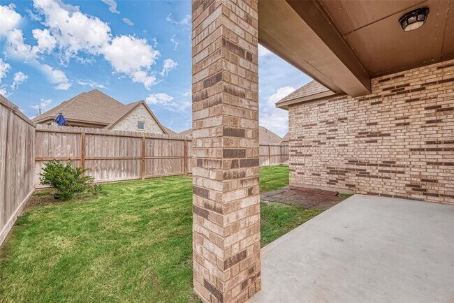 Building Photo - 402 Jolly Ginger Dr