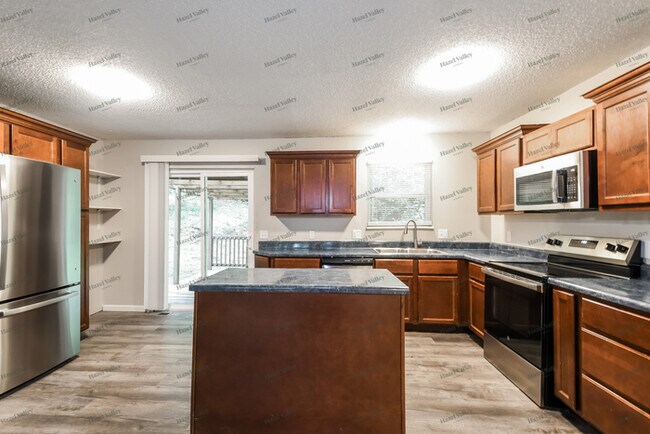 Building Photo - 6502 Pauline Ct