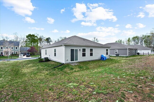 Building Photo - For Rent: Modern 4-Bedroom Home with Priva...