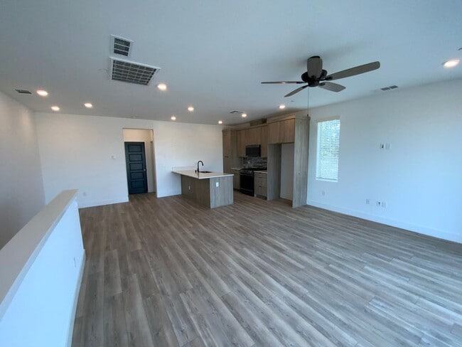 Building Photo - Gated Condo near Copper River