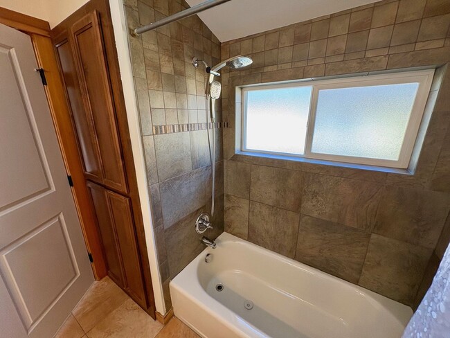 Building Photo - Central District Townhome