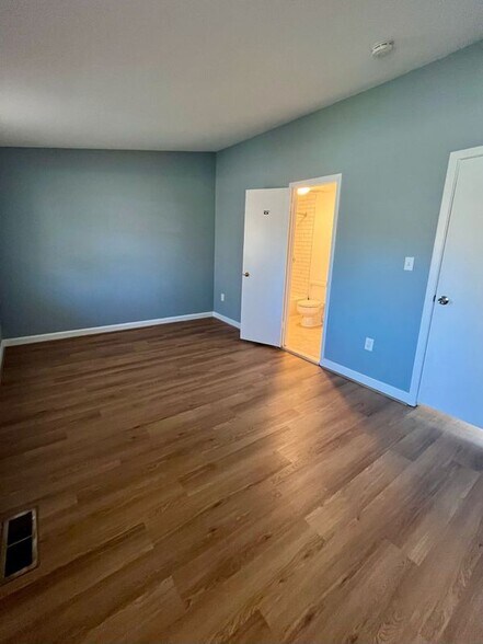 Building Photo - 5352 Fallriver Row Ct