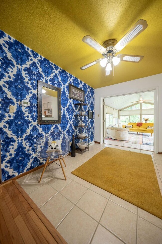 Building Photo - Charming Home in Valley View Gardens