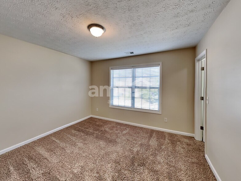Building Photo - 230 Overlook Dr