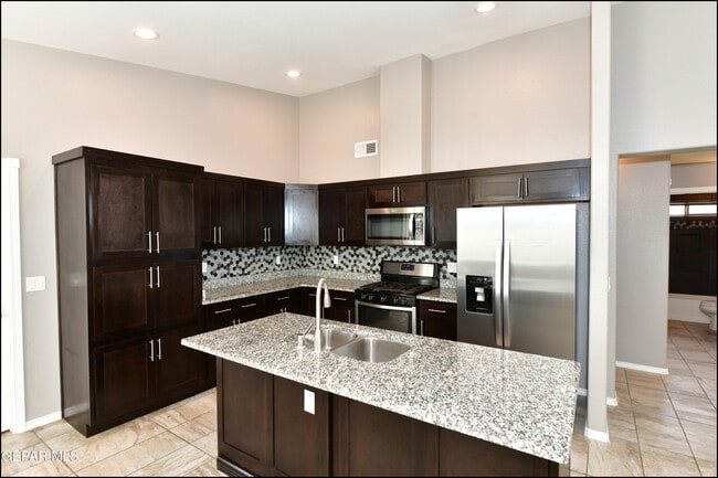 Building Photo - 14901 Tierra Isaiah Ave