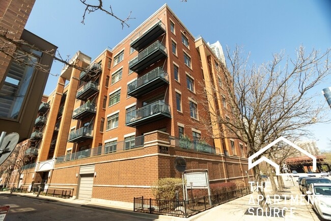 Building Photo - 330 N Clinton St