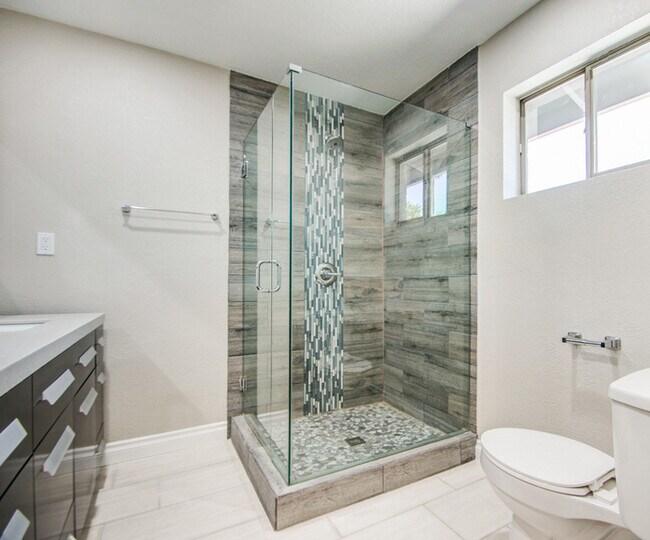 Building Photo - Beautifully remodeled corner 4/2 with pool...