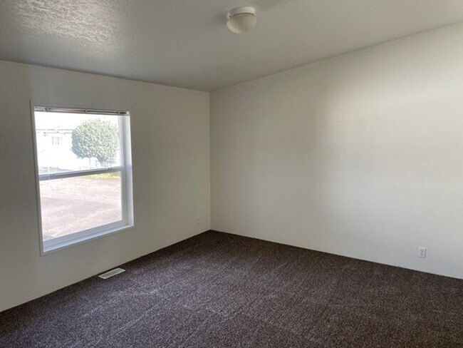 Building Photo - Country Living in Junction City – 3 Bed / 2 Bath Home Available 2/3/2026