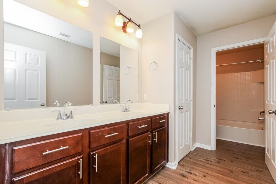 Building Photo - 420 Sapphire Ln