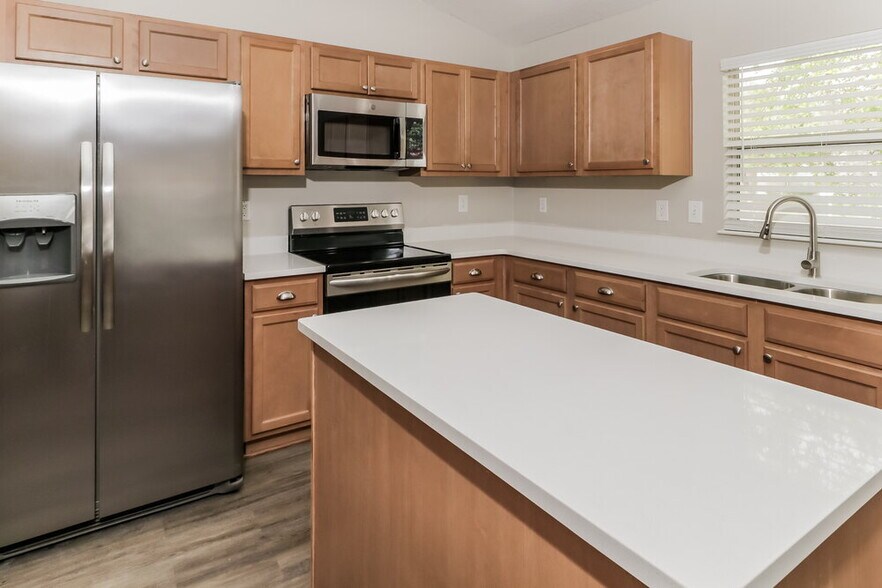 Building Photo - 2213 Merry Rd