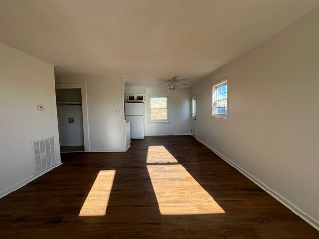 Building Photo - Single Family 3 bedroom 1 bathroom