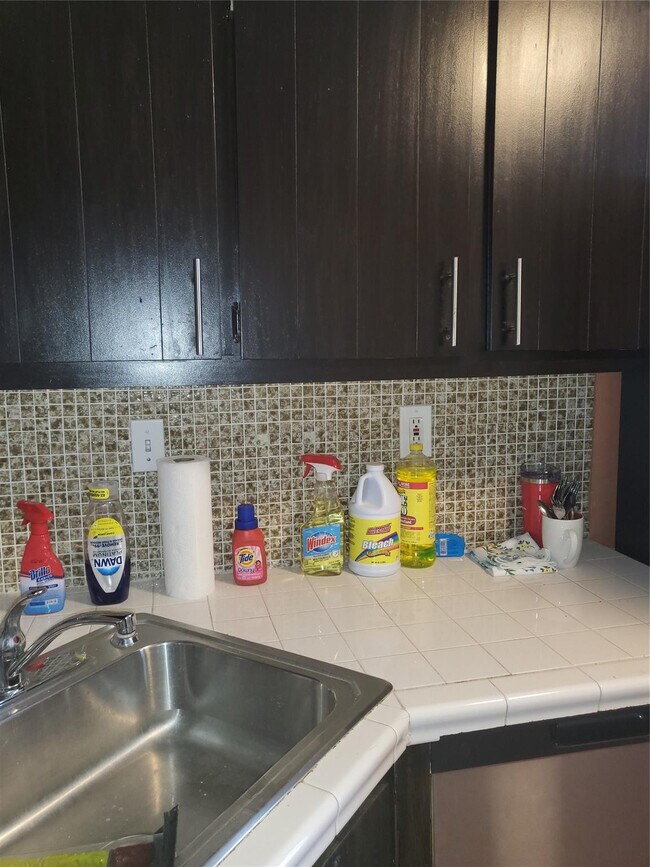 Building Photo - 1075 NE Miami Gardens Dr