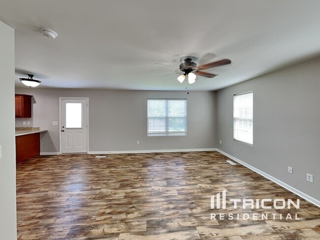 Building Photo - 537 Twyla Dr