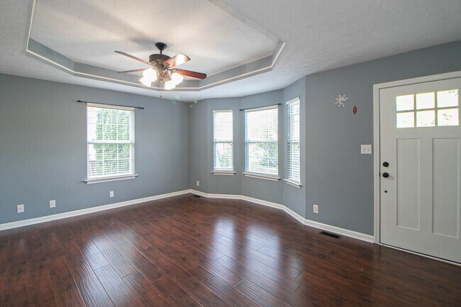 Building Photo - 570 Somerset Ln