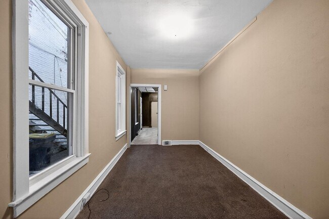 Building Photo - 827 N 10th St