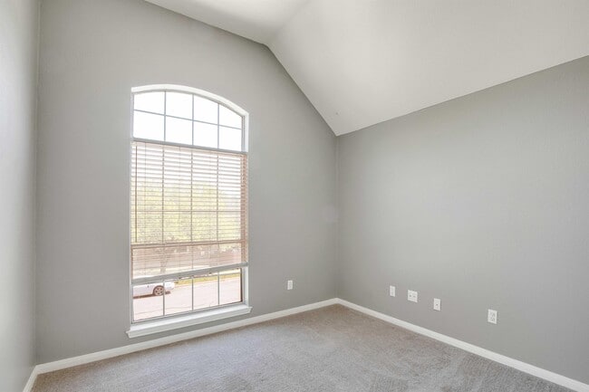 Building Photo - 910 Champions Point Dr