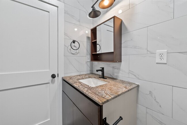 Building Photo - 2202 Hutchins St