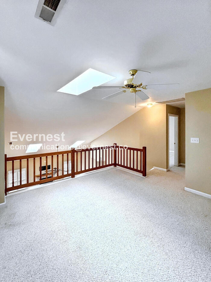 Building Photo - 306 Hamlet Ct