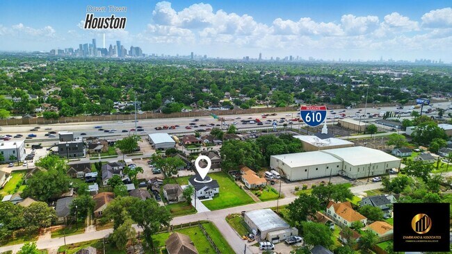 Building Photo - 522 Caplin St