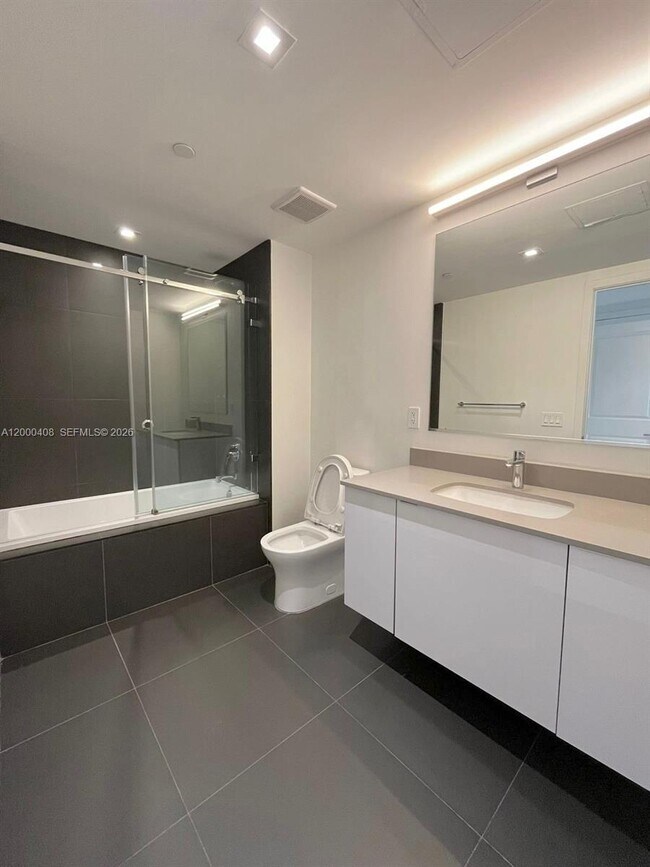 Building Photo - 1600 NE 1st Ave