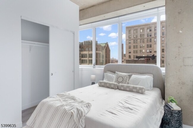 Building Photo - 10 Commerce Ct