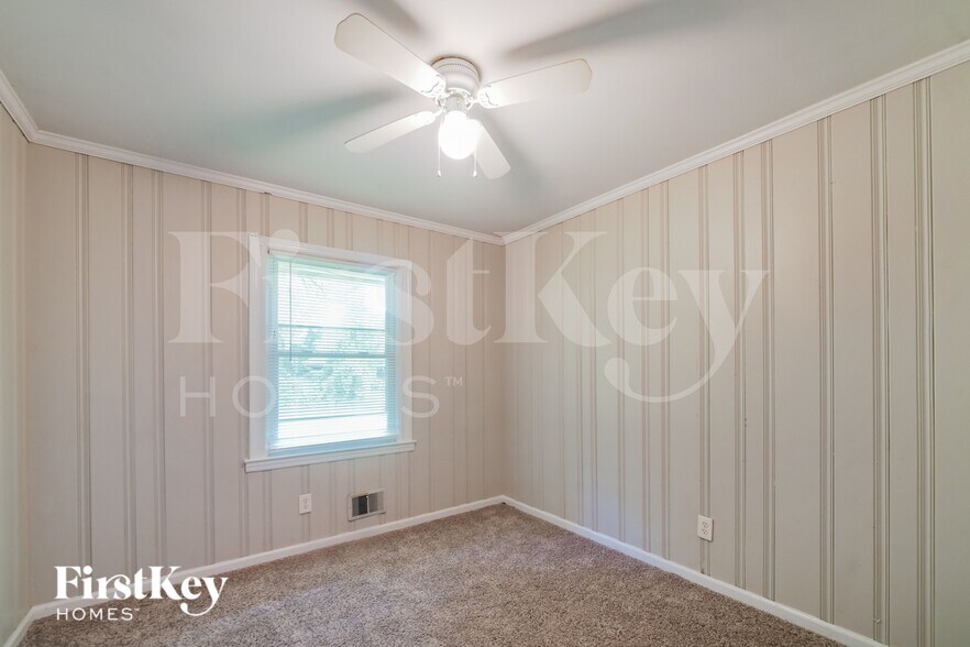 Building Photo - 1098 Holly Cir
